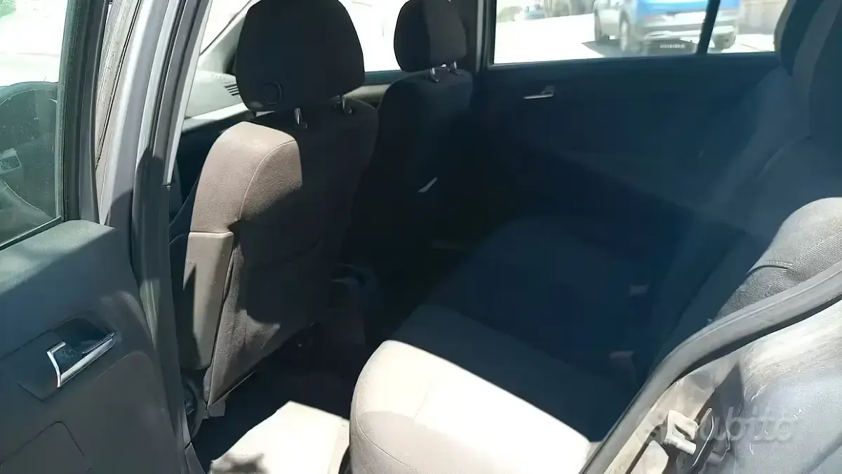 Usata Opel Astra 101 CV (74 kW) 2007 Grigio Berlina