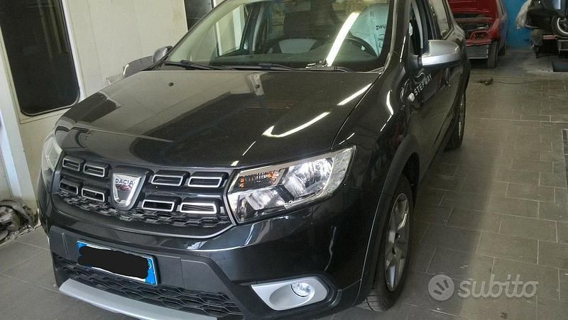 Nero Usata 2017 Dacia Sandero Due volumi | 9400 € - Immagine 1/4