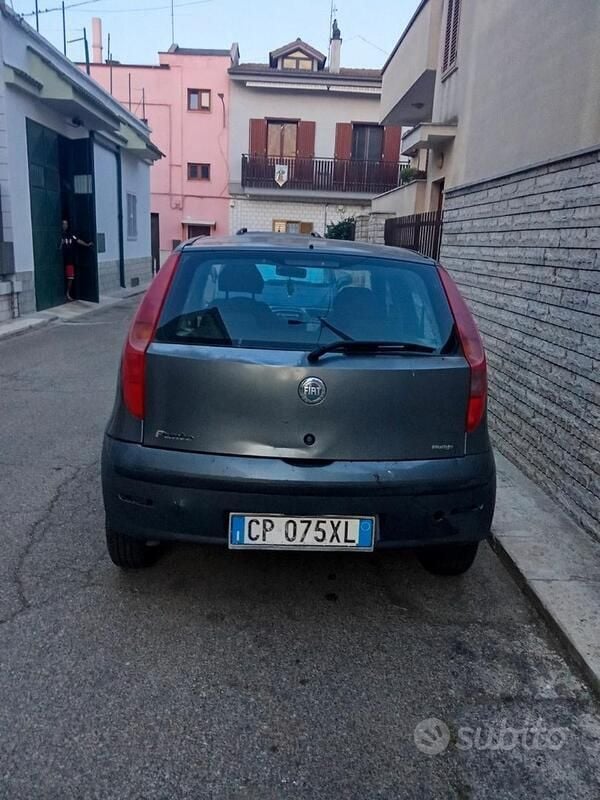 Usata Fiat Punto 80 CV (58 kW) 2004 Grigio Utilitaria