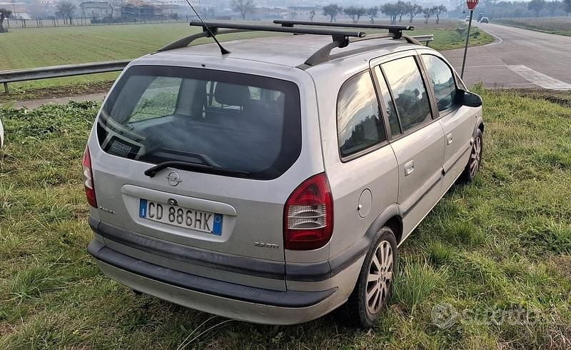 Usata Opel Zafira 125 CV (91 kW) 2003 Grigio Monovolume
