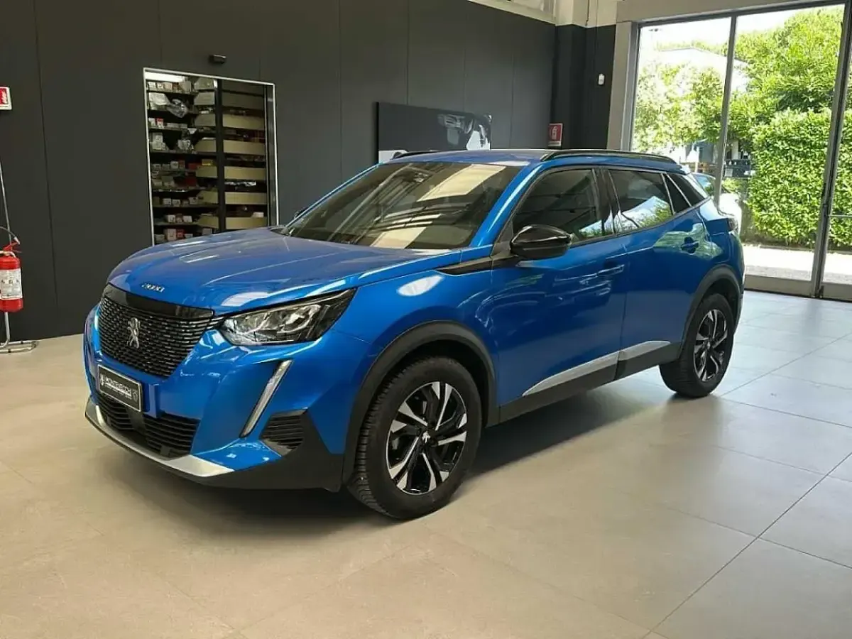 Usata Peugeot 2008 Allure 102 CV (75 kW) 2023 SUV
