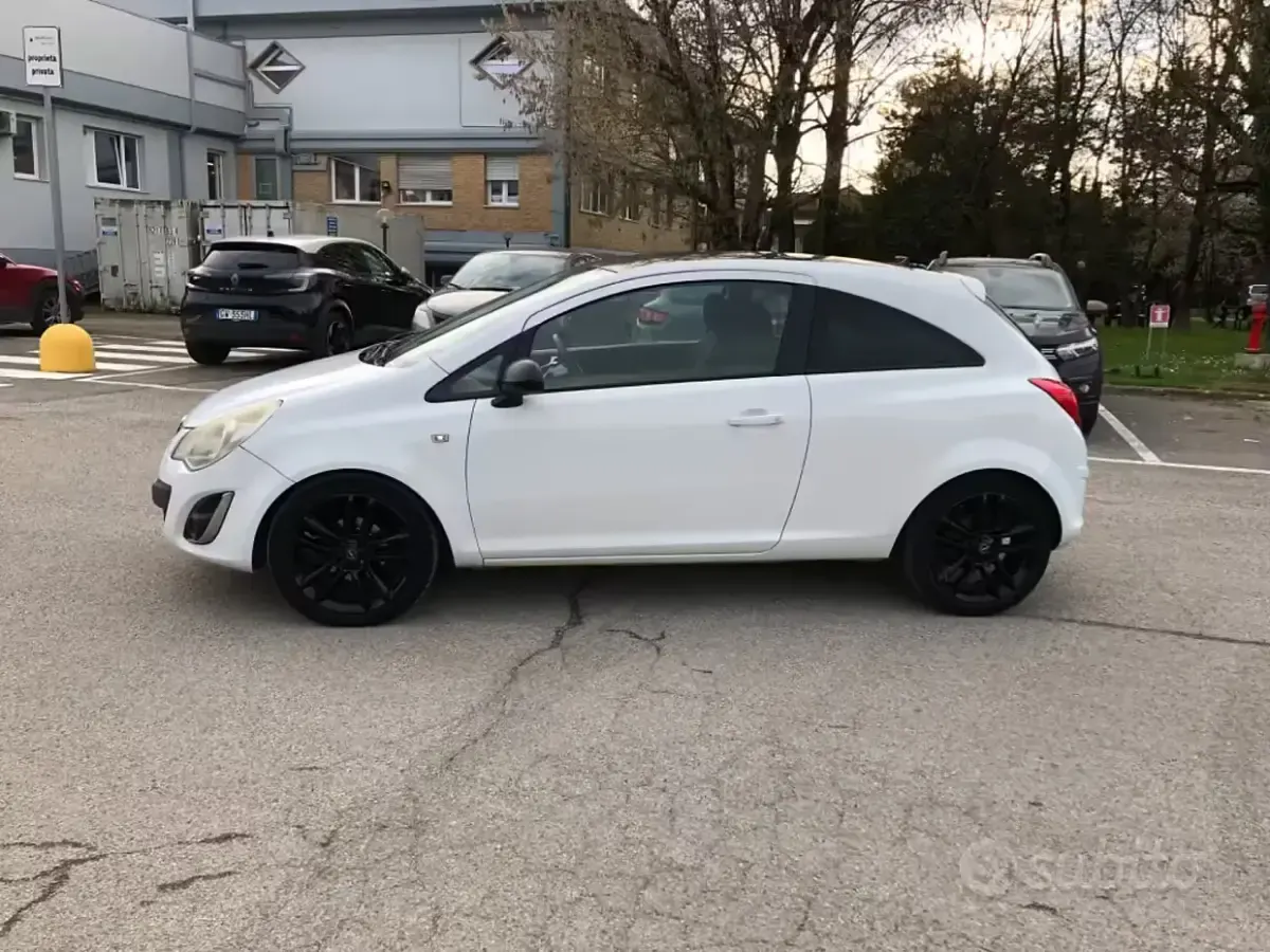 Usata Opel Corsa 86 CV (63 kW) 2012 Bianco Utilitaria