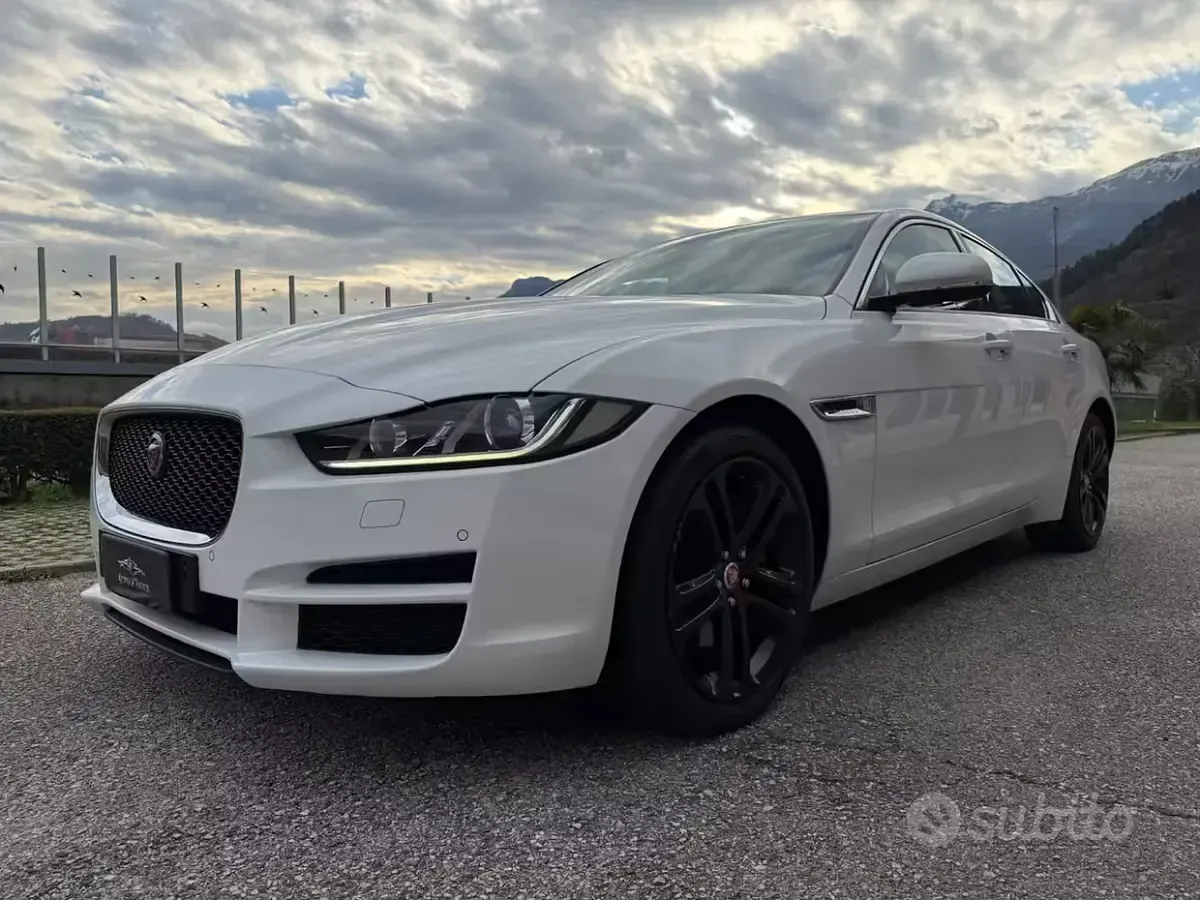 Usata Jaguar XE Prestige 180 CV (132 kW) 2016 Bianco Berlina