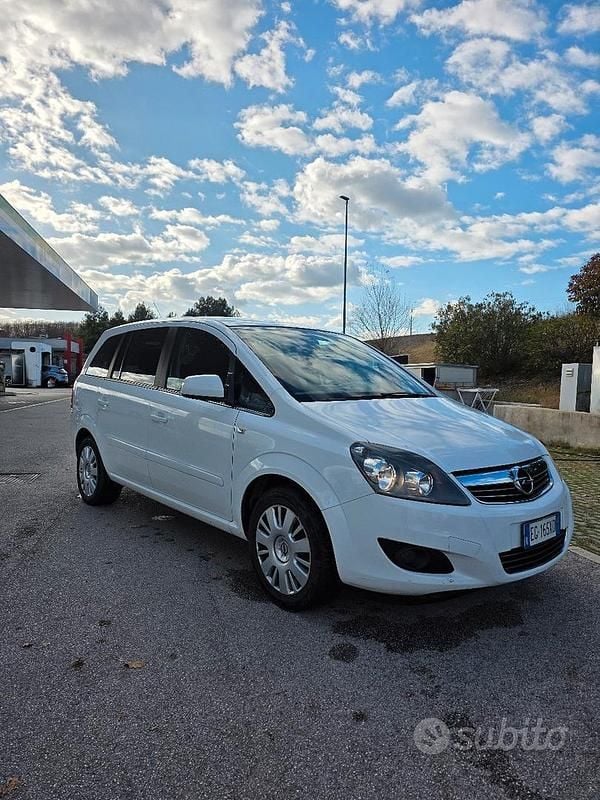 Usata Opel Zafira Edition 150 CV (110 kW) 2011 Bianco Monovolume