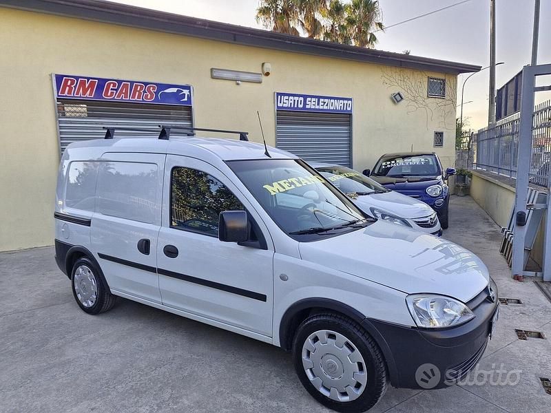 Usata Opel Combo 96 CV (70 kW) 2009 Bianco Monovolume