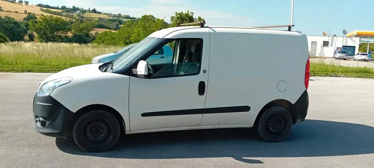 Usata Fiat Doblò 75 CV (55 kW) 2011 Bianco Monovolume