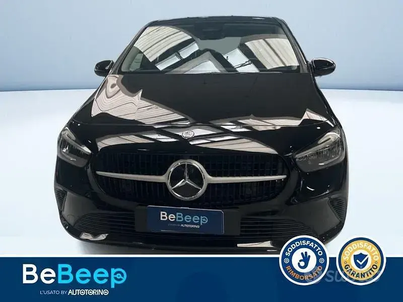 Käytetty Mercedes B180 Advanced 116 HP (85 kW) 2023 Musta Tila-auto
