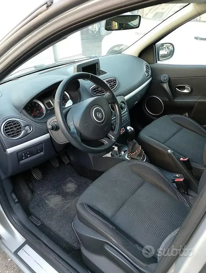 Usata Renault Clio 103 CV (75 kW) 2011 Grigio Station wagon