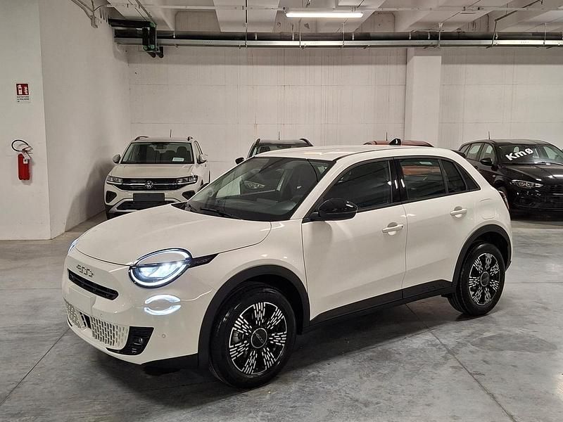 Bianco Nuova 2025 Fiat 1200 Icon SUV | 24.990 € - Immagine 1/4