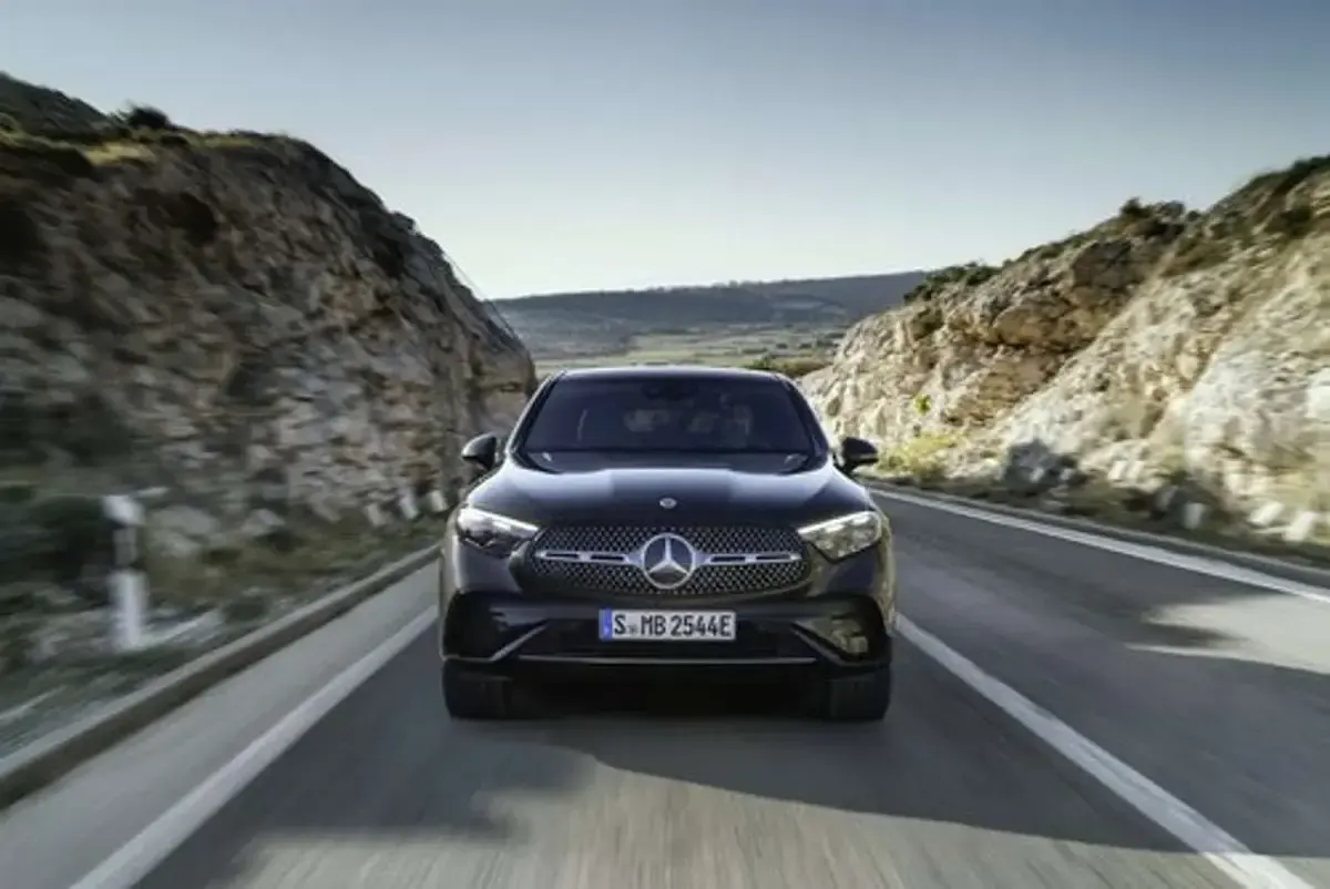 Nuova Mercedes GLC400d Advanced 381 CV (280 kW) 2026 Argento SUV