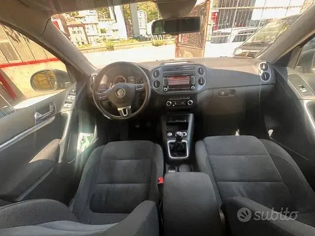 Usata VW Tiguan Sportline 170 CV (125 kW) 2011 Grigio SUV