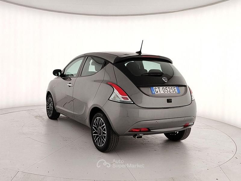 Usata Lancia Ypsilon S 69 CV (50 kW) 2024 Grigio Utilitaria
