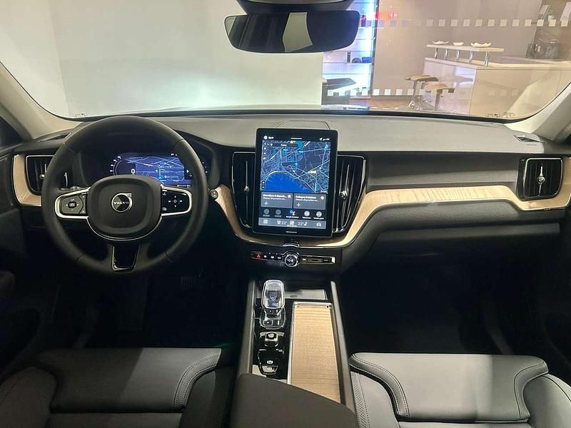 Nuova Volvo XC60 Plus 250 CV (183 kW) 2026 Grigio SUV