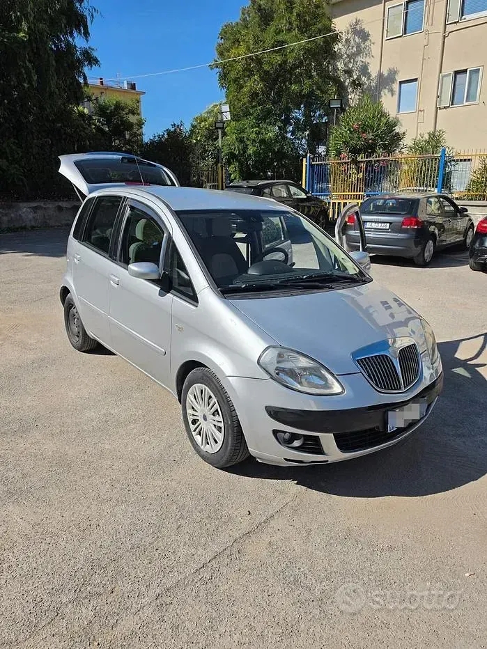 Usata Lancia Musa 69 CV (50 kW) 2008 Grigio Monovolume