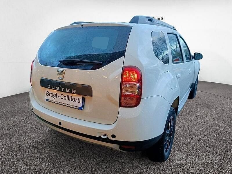 Usata Dacia Duster Lauréate 114 CV (83 kW) 2016 Bianco SUV