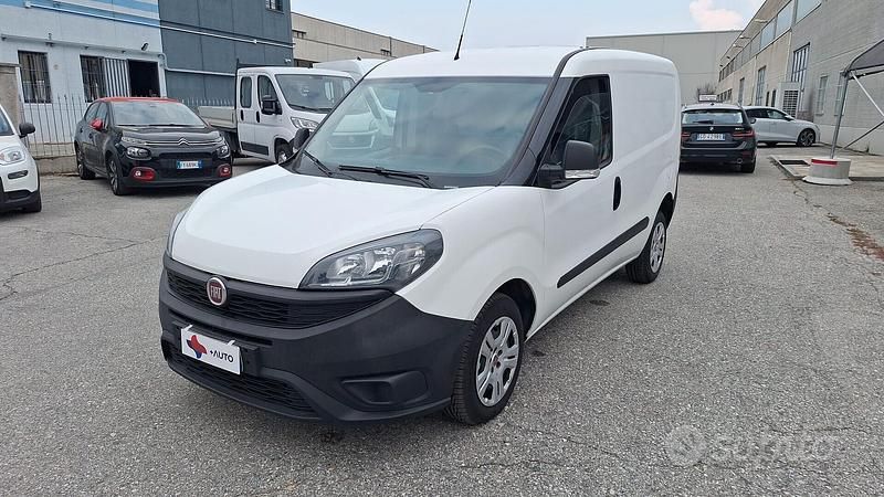 Usata Fiat Doblò Lounge 95 CV (69 kW) 2020 Bianco Monovolume