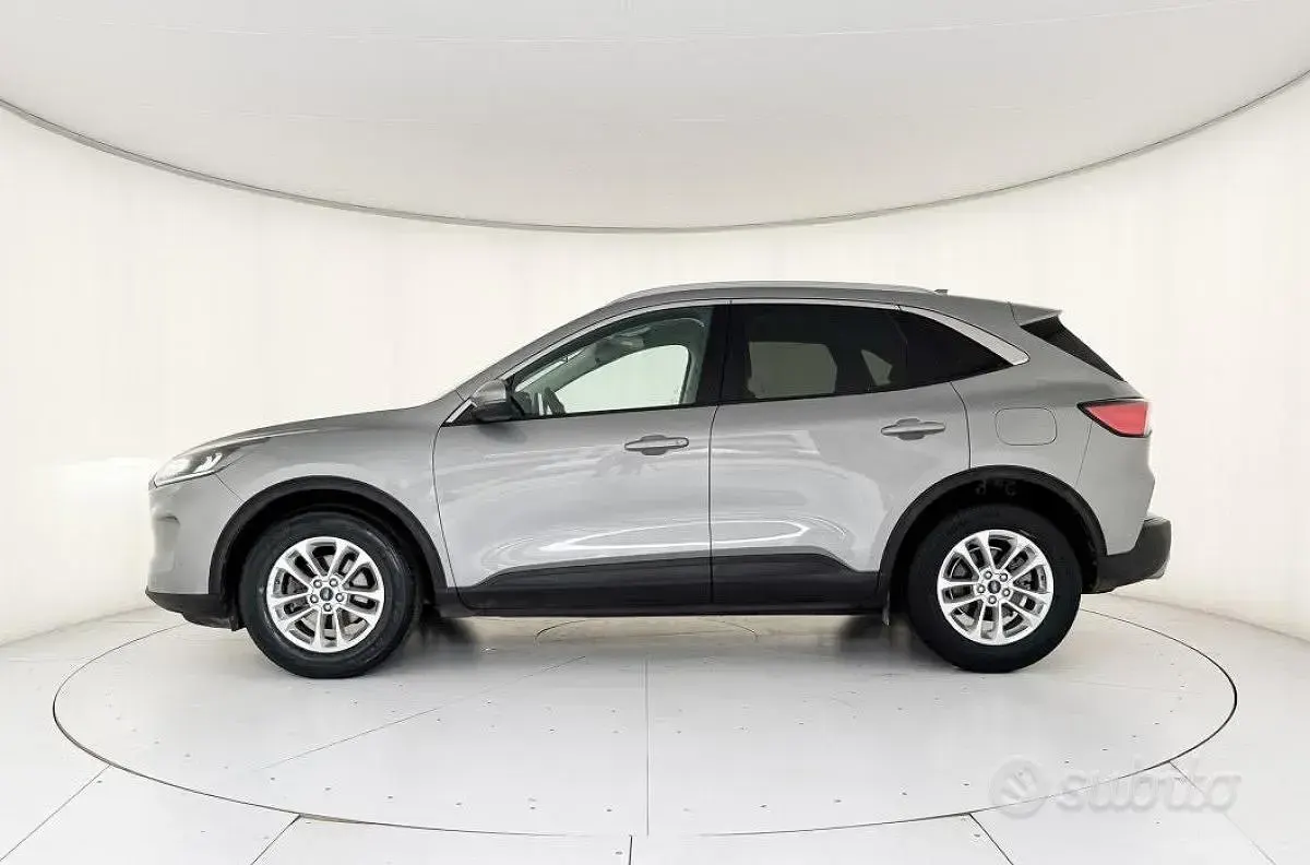 Usata Ford Kuga Titanium 120 CV (88 kW) 2022 Grigio SUV