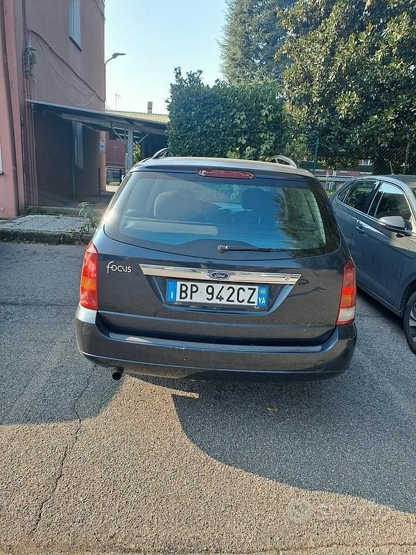 Usata Ford Focus 100 CV (73 kW) 2000 Blu Station wagon