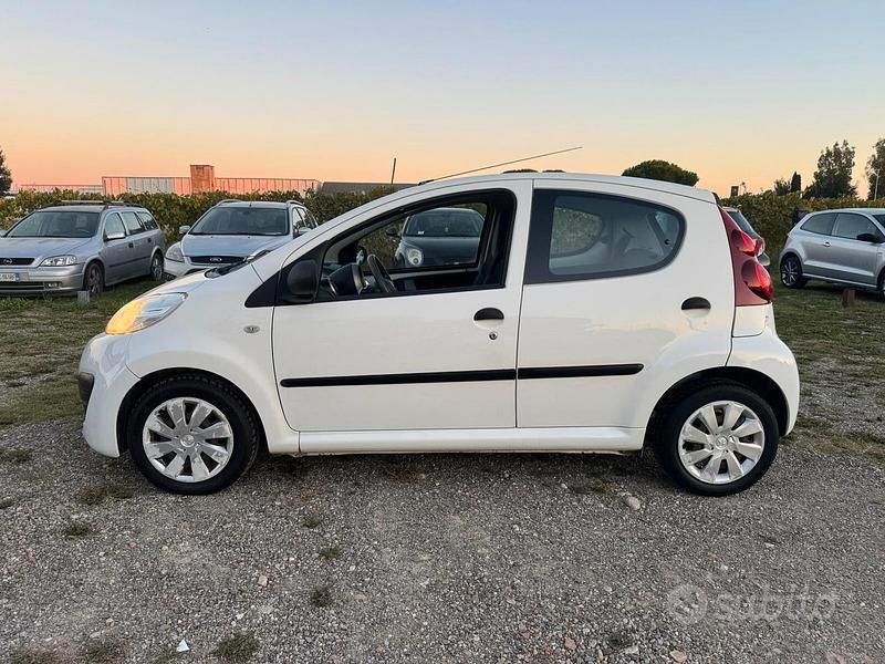 Usata Peugeot 107 68 CV (50 kW) 2013 Bianco Utilitaria