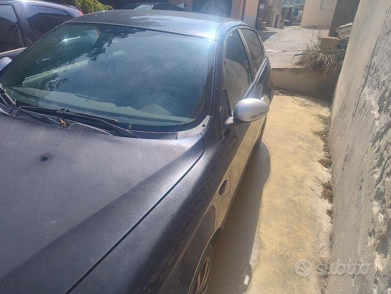 Usata Alfa Romeo 147 116 CV (85 kW) 2008 Nero Utilitaria