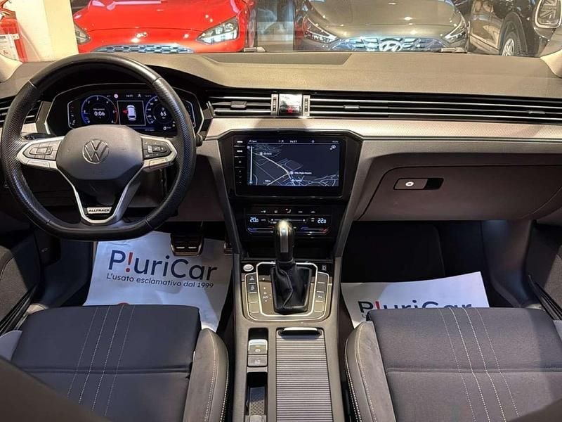 Usata VW Passat Alltrack 200 CV (147 kW) 2022 Grigio Station wagon