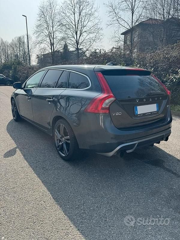 Usata Volvo V60 R-Design 163 CV (119 kW) 2012 Grigio Station wagon