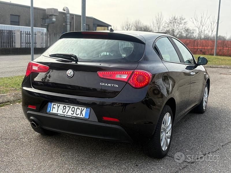 Usata Alfa Romeo Giulietta 120 CV (88 kW) 2019 Marrone Berlina