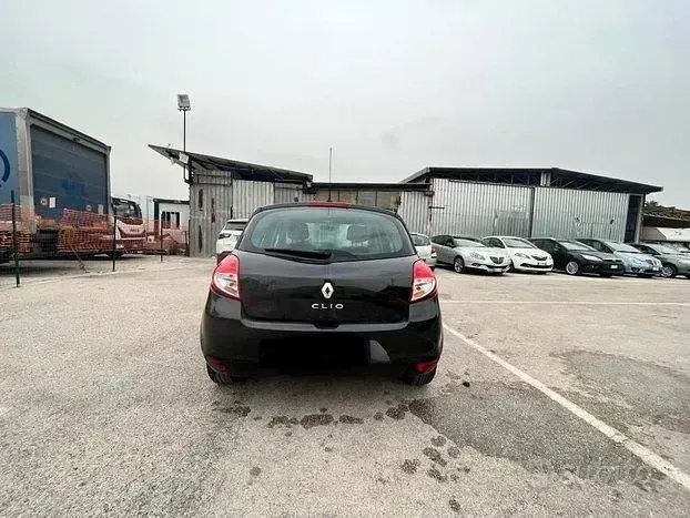Usata Renault Clio 75 CV (55 kW) 2010 Nero