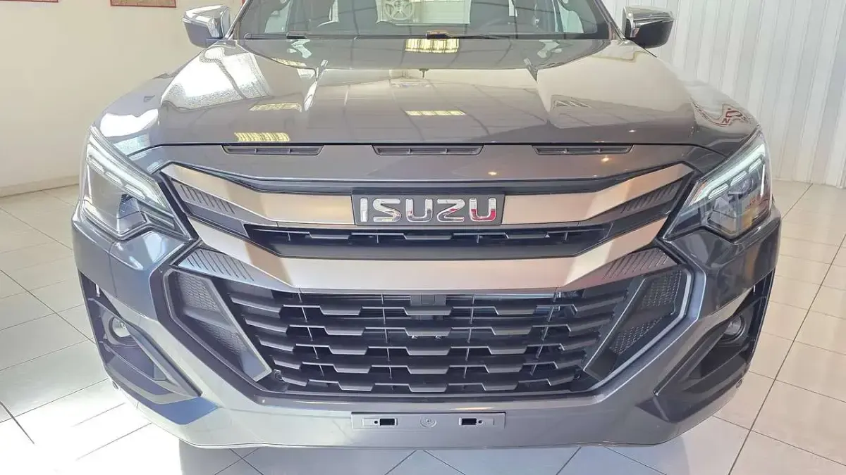 Nuova Isuzu D-Max 164 CV (120 kW) 2026 Obsidian gray mica Pick-up