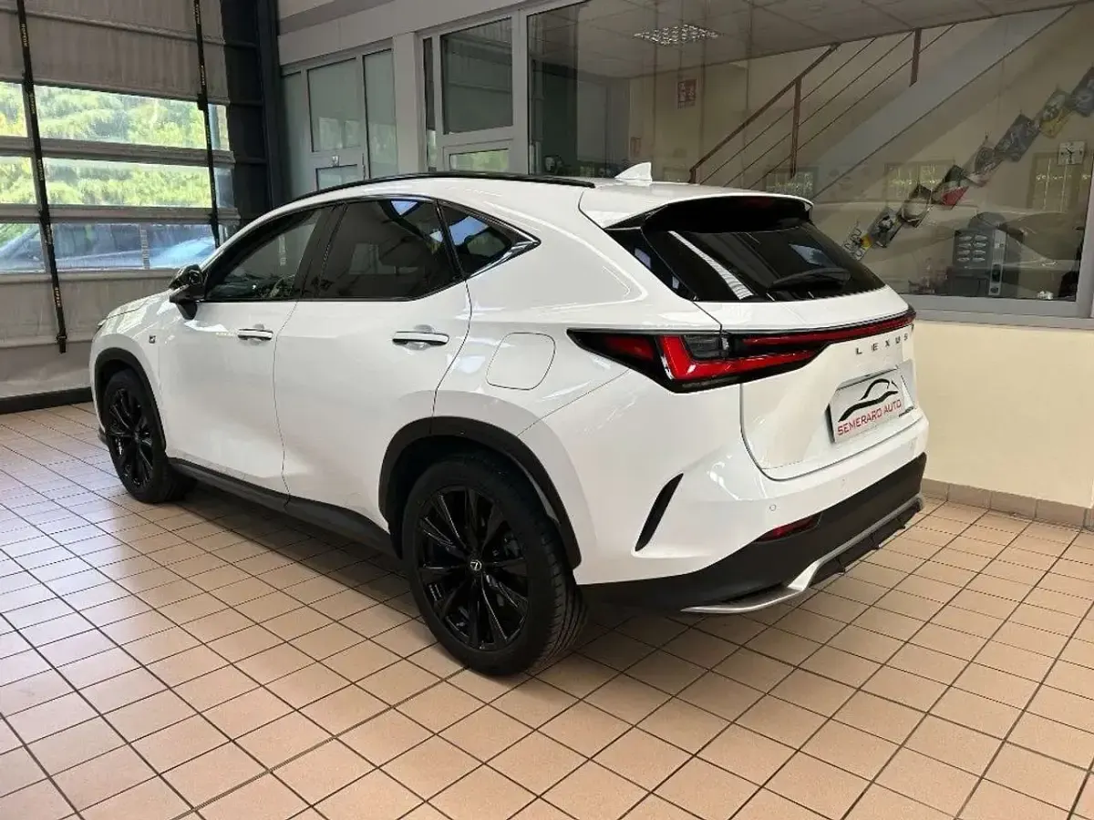 Usata Lexus NX450h+ Sport Line 185 CV (136 kW) 2022 Bianco SUV
