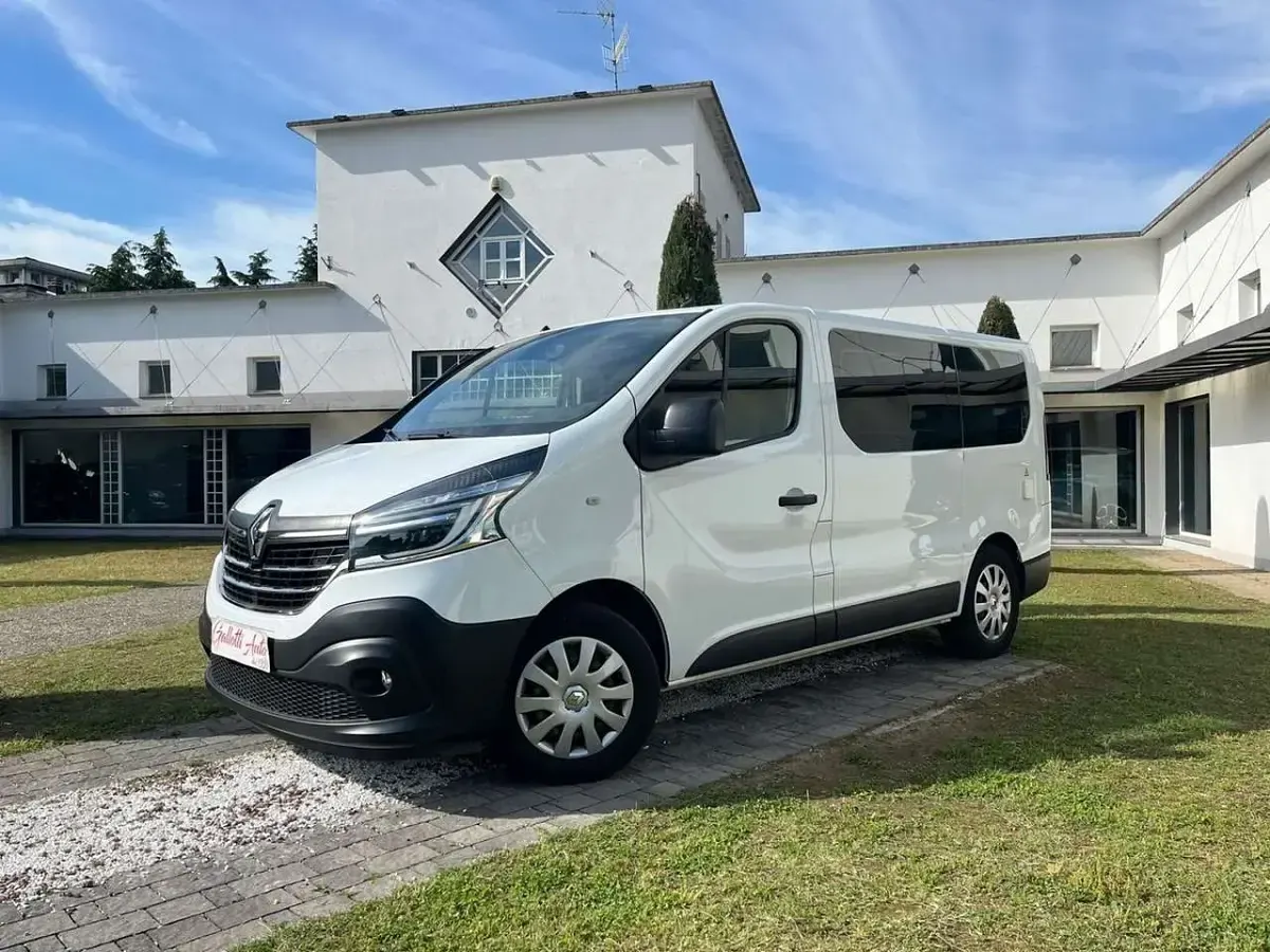Usata Renault Trafic 145 CV (106 kW) 2020 Grigio
