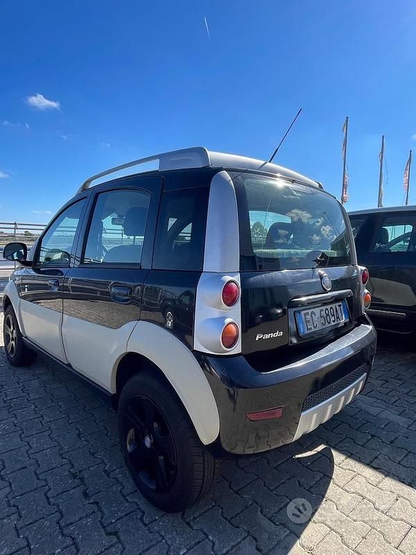 Usata Fiat Panda 4x4 69 CV (50 kW) 2010 Nero Utilitaria