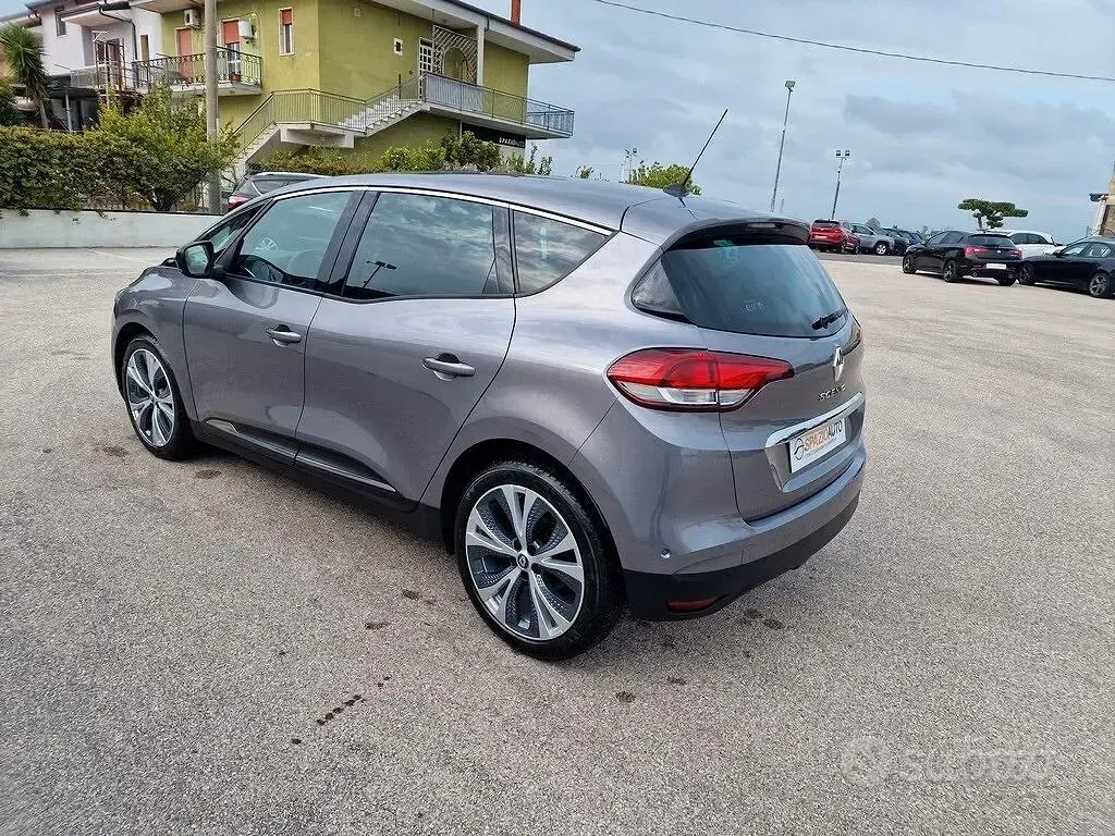 Usata Renault Scénic 110 CV (80 kW) 2018 Grigio Monovolume