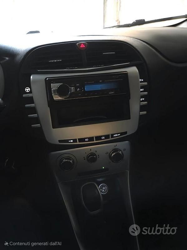 Usata Lancia Delta 120 CV (88 kW) 2010 Grigio Utilitaria