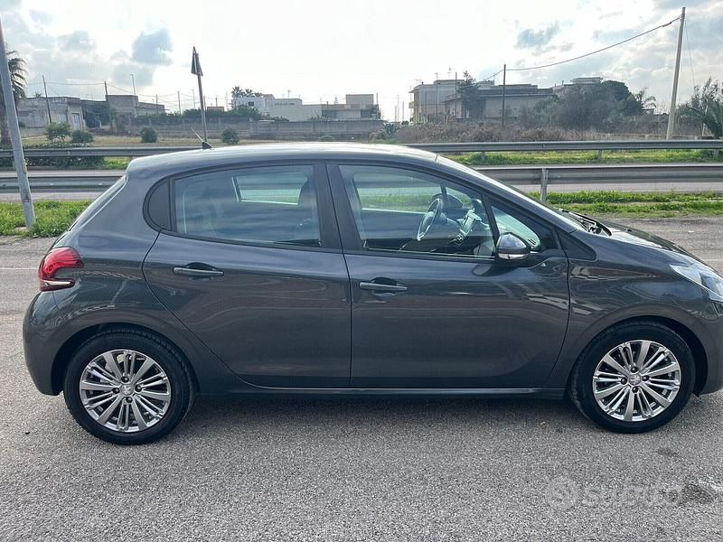 Usata Peugeot 208 Allure 74 CV (54 kW) 2016 Grigio Utilitaria