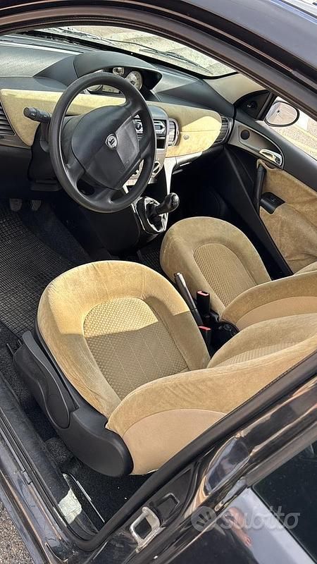 Nero Usata 2005 Lancia Ypsilon Due volumi | 2000 € (Ottimo prezzo) - Immagine 1/4