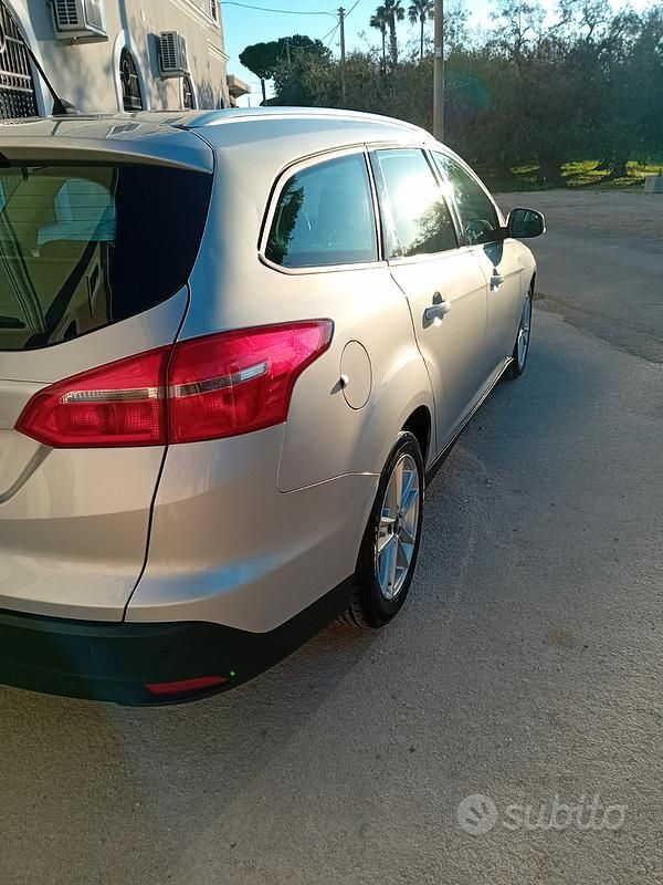 Usata Ford Focus 120 CV (88 kW) 2015 Grigio Station wagon