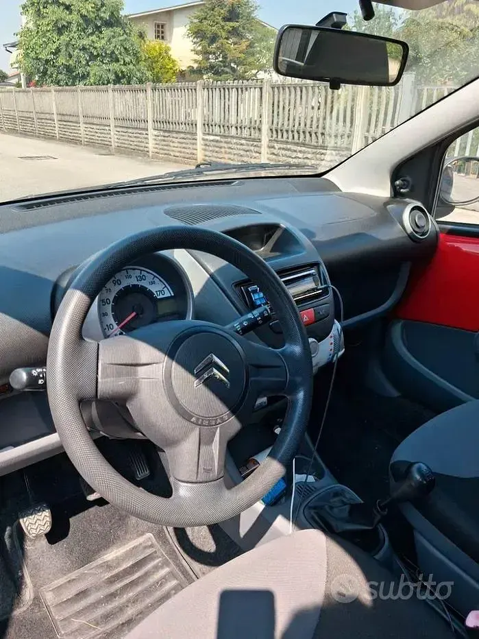 Usado Citroën C1 68 CV (50 kW) 2009 Rojo Utilitario