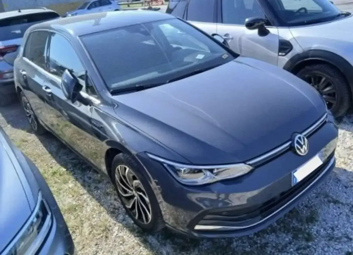 Usata VW Golf VIII Style 131 CV (96 kW) 2022 Dolphin grey metallizzato Berlina