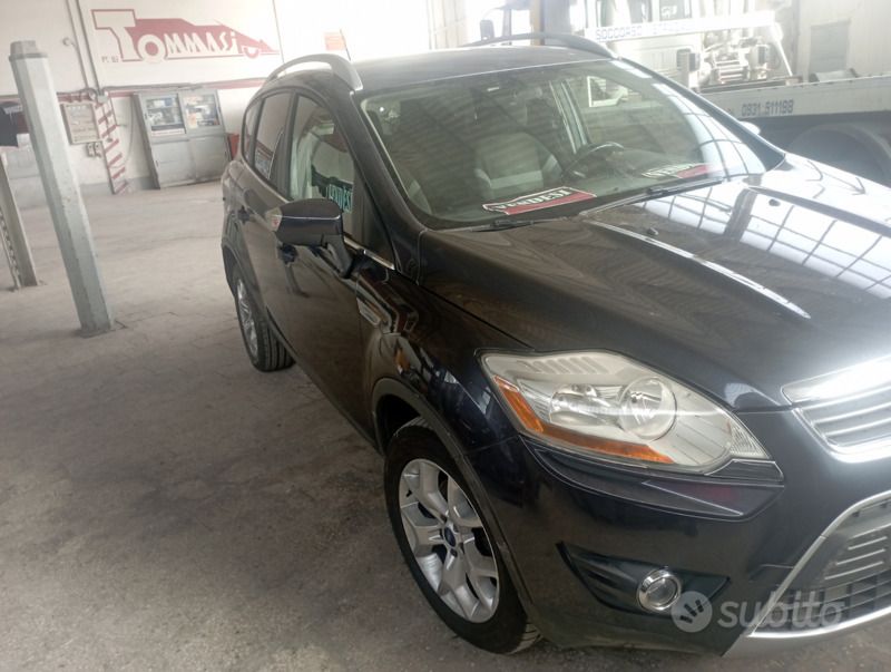 Usata Ford Kuga 140 CV (102 kW) 2012 Grigio SUV