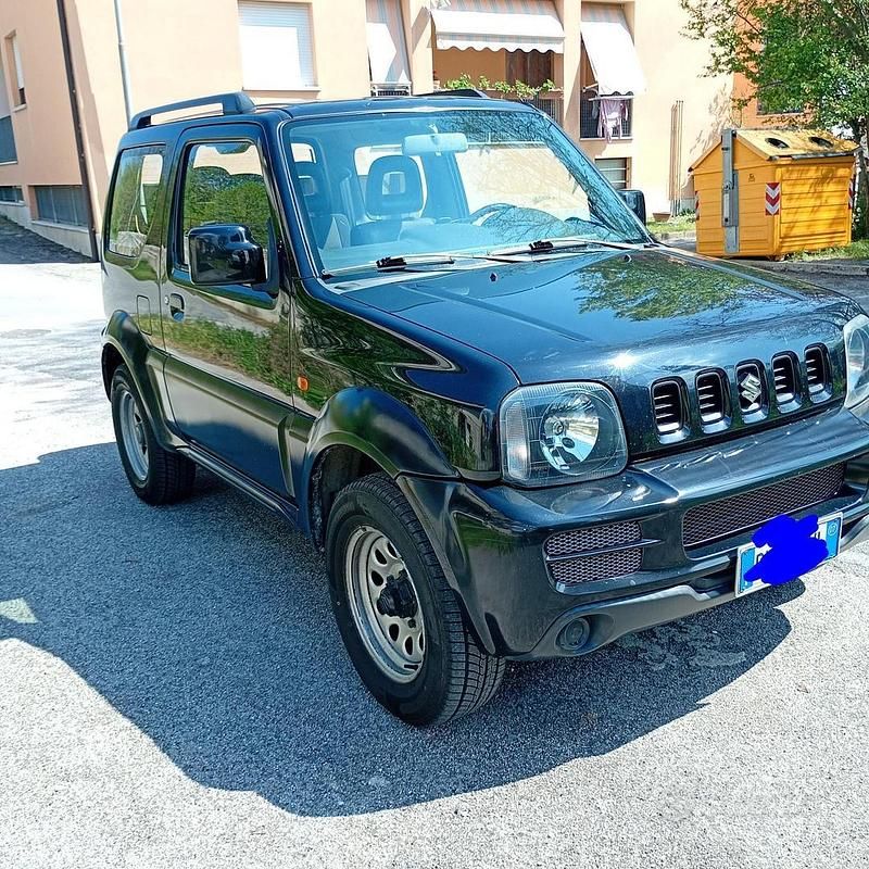 Usata Suzuki Jimny 85 CV (62 kW) 2007 Nero SUV