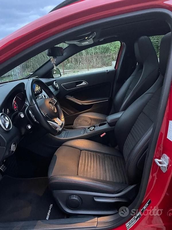 Usata Mercedes GLA200 AMG 136 CV (100 kW) 2016 Rosso SUV