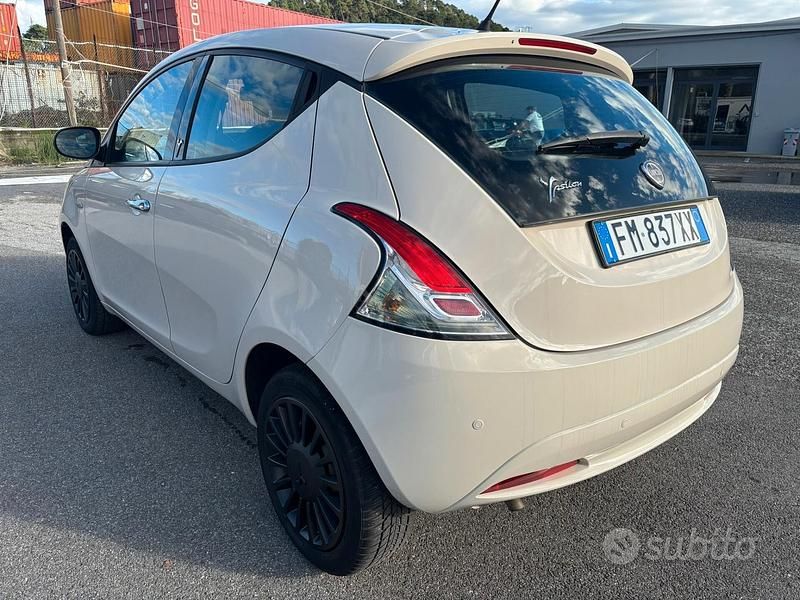 Usata Lancia Ypsilon 69 CV (50 kW) 2018 Bianco Utilitaria