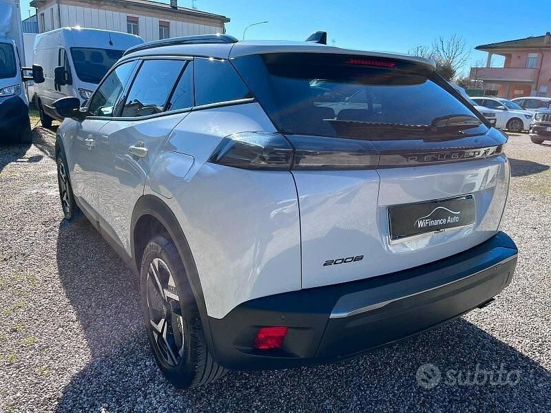 Usata Peugeot 2008 Allure 131 CV (96 kW) 2024 Bianco SUV