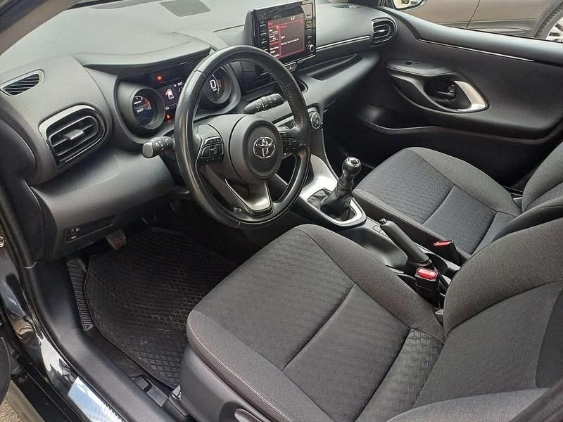 Usata Toyota Yaris Trend 72 CV (52 kW) 2022 Nero Utilitaria