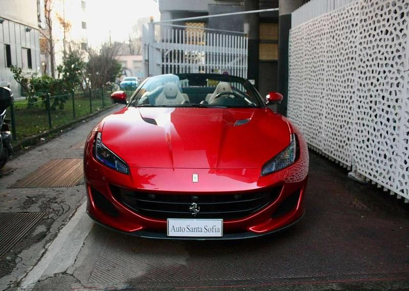 Usata Ferrari Portofino 600 CV (441 kW) 2020 Rosso portofino met. Cabrio