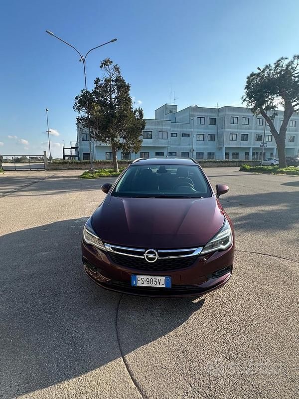 Usata Opel Astra Dynamic 110 CV (80 kW) 2018 Marrone Station wagon
