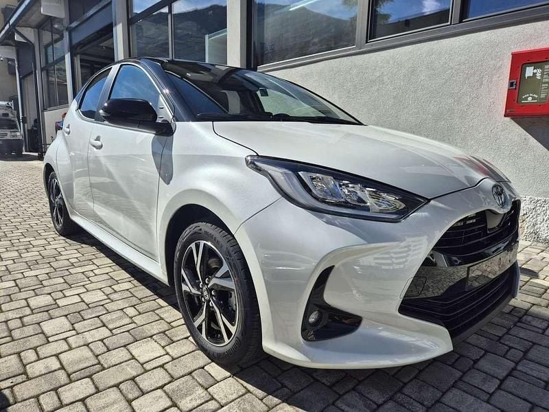 Bianco Usata 2024 Toyota Yaris Hybrid Trend Tre volumi | 23.000 € (Cara) - Immagine 1/4