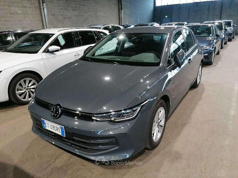 Usata VW Golf VIII Life 116 CV (85 kW) 2025 Grigio Berlina