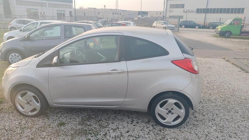 Usata Ford Ka Titanium 75 CV (55 kW) 2009 Argento Utilitaria